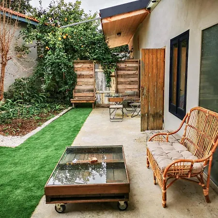 The Cabrio House- Unique Center Loft With Garden Limassol