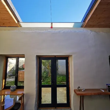 Casa de Férias The Cabrio House- Unique Center Loft With Garden Limassol