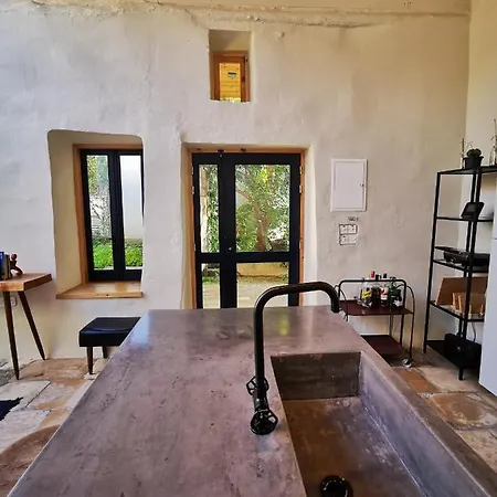 The Cabrio House- Unique Center Loft With Garden Limassol